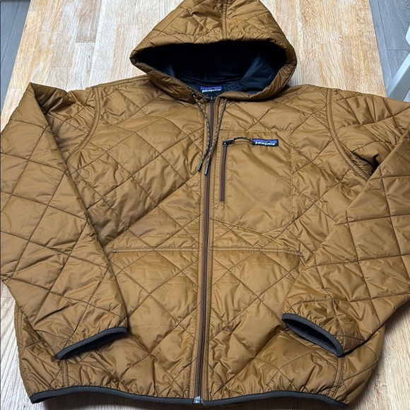Patagonia Other - Patagonia Men's Tan Hooded Puffer Jacket